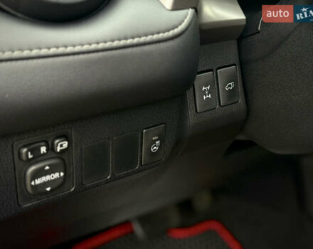 Красный Тойота РАВ 4, объемом двигателя 2.23 л и пробегом 155 тыс. км за 24000 $, фото 9 на Automoto.ua