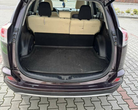 Тойота РАВ 4 2017 в Хмельницком на Automoto.ua Красный Тойота РАВ 4, объемом двигателя 2.49 л и пробегом 157 тыс. км за 21200 $, фото 15 на Automoto.ua