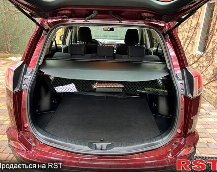 Тойота РАВ 4 2017 у Києві на Automoto.ua Червоний Тойота РАВ 4, об'ємом двигуна 2 л та пробігом 99 тис. км за 20900 $, фото 11 на Automoto.ua