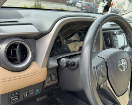 Тойота РАВ 4 2017 в Хмельницком на Automoto.ua Красный Тойота РАВ 4, объемом двигателя 2.49 л и пробегом 157 тыс. км за 21200 $, фото 8 на Automoto.ua