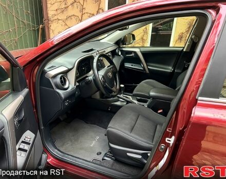 Тойота РАВ 4 2017 у Києві на Automoto.ua Червоний Тойота РАВ 4, об'ємом двигуна 2 л та пробігом 99 тис. км за 20900 $, фото 4 на Automoto.ua