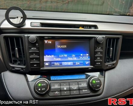 Тойота РАВ 4 2017 у Києві на Automoto.ua Червоний Тойота РАВ 4, об'ємом двигуна 2 л та пробігом 99 тис. км за 20900 $, фото 8 на Automoto.ua