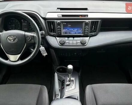 Червоний Тойота РАВ 4, об'ємом двигуна 1.99 л та пробігом 62 тис. км за 25666 $, фото 7 на Automoto.ua