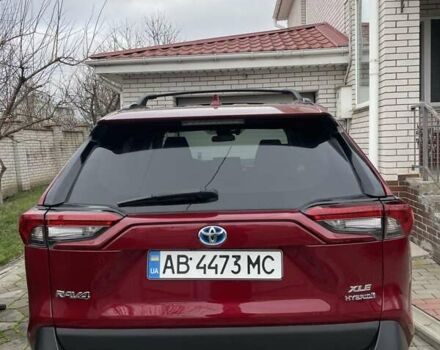 Червоний Тойота РАВ 4, об'ємом двигуна 2.49 л та пробігом 61 тис. км за 31869 $, фото 4 на Automoto.ua