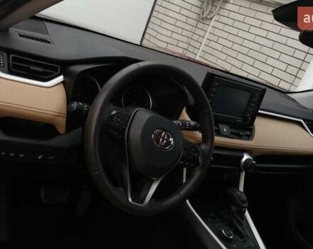 Червоний Тойота РАВ 4, об'ємом двигуна 2.49 л та пробігом 61 тис. км за 31869 $, фото 13 на Automoto.ua