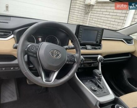 Червоний Тойота РАВ 4, об'ємом двигуна 2.49 л та пробігом 61 тис. км за 31869 $, фото 5 на Automoto.ua