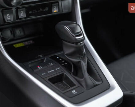 Красный Тойота РАВ 4, объемом двигателя 2.49 л и пробегом 29 тыс. км за 36465 $, фото 29 на Automoto.ua