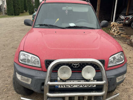 Красный Тойота РАВ 4, объемом двигателя 1.99 л и пробегом 270 тыс. км за 2700 $, фото 1 на Automoto.ua
