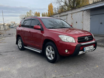 Красный Тойота РАВ 4, объемом двигателя 2 л и пробегом 195 тыс. км за 8999 $, фото 1 на Automoto.ua