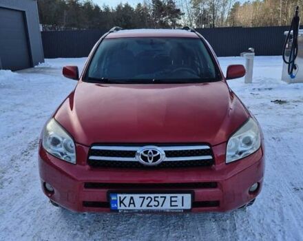 Красный Тойота РАВ 4, объемом двигателя 2 л и пробегом 305 тыс. км за 10500 $, фото 1 на Automoto.ua