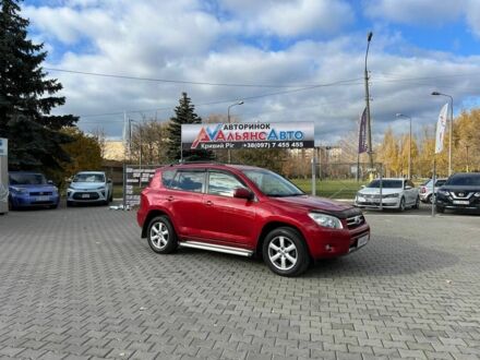 Красный Тойота РАВ 4, объемом двигателя 2 л и пробегом 229 тыс. км за 11400 $, фото 1 на Automoto.ua