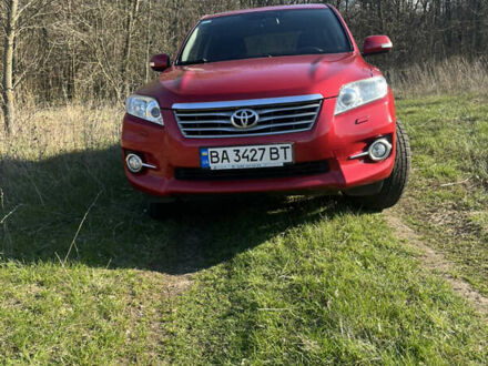 Тойота РАВ 4 2010 в Светловдске на Automoto.ua Красный Тойота РАВ 4, объемом двигателя 2 л и пробегом 174 тыс. км за 12000 $, фото 1 на Automoto.ua