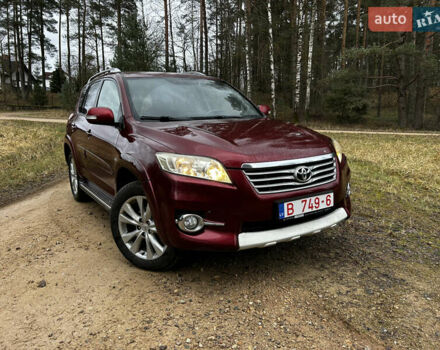 Красный Тойота РАВ 4, объемом двигателя 2.2 л и пробегом 180 тыс. км за 7500 $, фото 1 на Automoto.ua