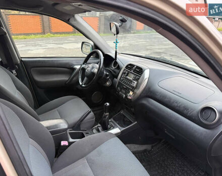 Тойота РАВ 4, объемом двигателя 2 л и пробегом 219 тыс. км за 7500 $, фото 9 на Automoto.ua