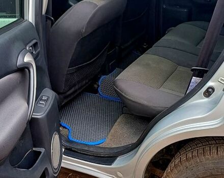 Тойота РАВ 4, объемом двигателя 20 л и пробегом 122 тыс. км за 7500 $, фото 8 на Automoto.ua