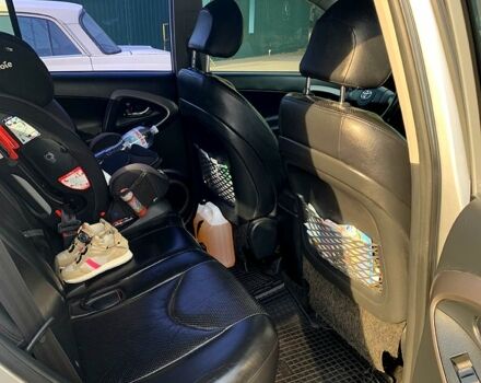 Тойота РАВ 4, объемом двигателя 2 л и пробегом 148 тыс. км за 11000 $, фото 7 на Automoto.ua