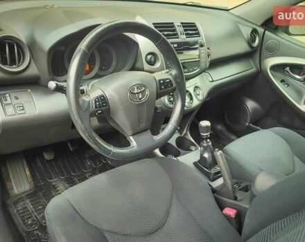 Тойота РАВ 4, об'ємом двигуна 2 л та пробігом 242 тис. км за 10990 $, фото 1 на Automoto.ua