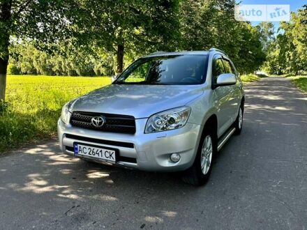 Тойота РАВ 4 2007 у Рівному на Automoto.ua Тойота РАВ 4, об'ємом двигуна 2.2 л та пробігом 195 тис. км за 9800 $, фото 1 на Automoto.ua