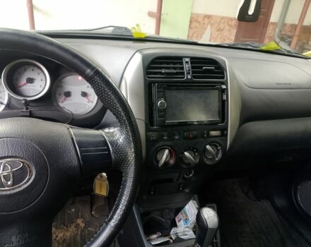 Тойота РАВ 4 2004 в Славянске на Automoto.ua Серый Тойота РАВ 4, объемом двигателя 0 л и пробегом 311 тыс. км за 4000 $, фото 1 на Automoto.ua
