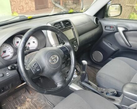 Тойота РАВ 4 2004 в Славянске на Automoto.ua Серый Тойота РАВ 4, объемом двигателя 0 л и пробегом 311 тыс. км за 4000 $, фото 2 на Automoto.ua