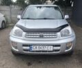 Сірий Тойота РАВ 4, об'ємом двигуна 2 л та пробігом 200 тис. км за 5800 $, фото 1 на Automoto.ua