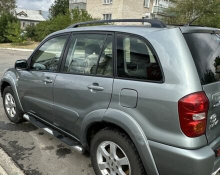 Серый Тойота РАВ 4, объемом двигателя 2 л и пробегом 320 тыс. км за 4000 $, фото 1 на Automoto.ua
