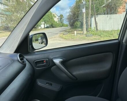 Серый Тойота РАВ 4, объемом двигателя 2 л и пробегом 320 тыс. км за 4000 $, фото 15 на Automoto.ua