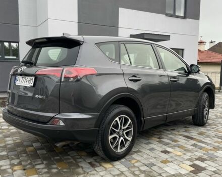 Сірий Тойота РАВ 4, об'ємом двигуна 2 л та пробігом 211 тис. км за 18000 $, фото 1 на Automoto.ua