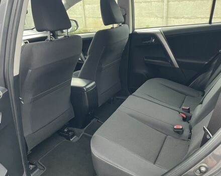 Сірий Тойота РАВ 4, об'ємом двигуна 2 л та пробігом 211 тис. км за 18000 $, фото 4 на Automoto.ua
