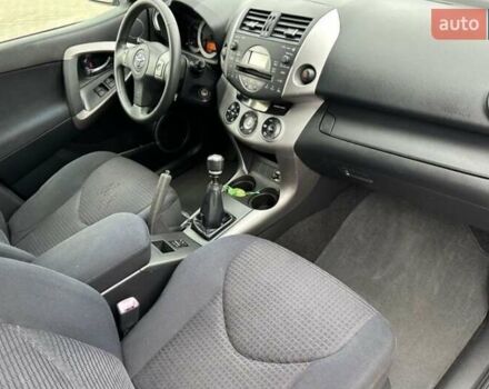 Сірий Тойота РАВ 4, об'ємом двигуна 2 л та пробігом 230 тис. км за 2800 $, фото 3 на Automoto.ua