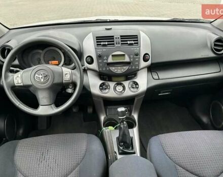 Сірий Тойота РАВ 4, об'ємом двигуна 2 л та пробігом 230 тис. км за 2800 $, фото 1 на Automoto.ua