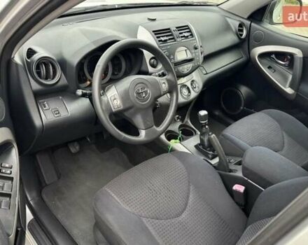 Сірий Тойота РАВ 4, об'ємом двигуна 2 л та пробігом 230 тис. км за 2800 $, фото 7 на Automoto.ua