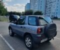 Серый Тойота РАВ 4, объемом двигателя 2 л и пробегом 237 тыс. км за 5200 $, фото 2 на Automoto.ua