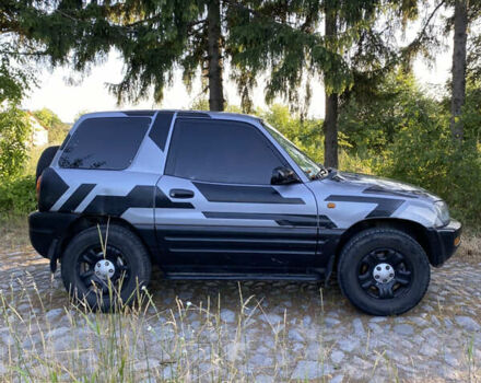 Серый Тойота РАВ 4, объемом двигателя 2 л и пробегом 213 тыс. км за 4000 $, фото 2 на Automoto.ua