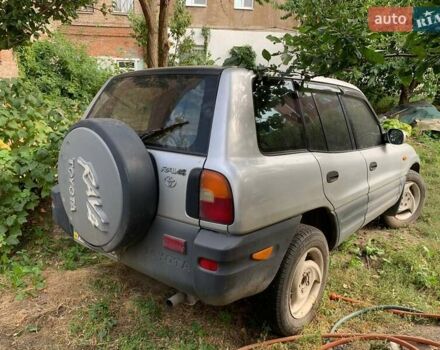 Серый Тойота РАВ 4, объемом двигателя 2 л и пробегом 400 тыс. км за 4000 $, фото 3 на Automoto.ua