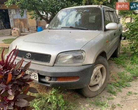 Серый Тойота РАВ 4, объемом двигателя 2 л и пробегом 400 тыс. км за 4000 $, фото 1 на Automoto.ua