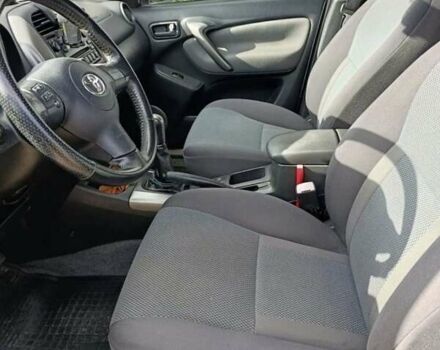 Сірий Тойота РАВ 4, об'ємом двигуна 2.2 л та пробігом 234 тис. км за 2000 $, фото 5 на Automoto.ua