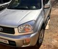 Серый Тойота РАВ 4, объемом двигателя 2 л и пробегом 280 тыс. км за 6500 $, фото 1 на Automoto.ua