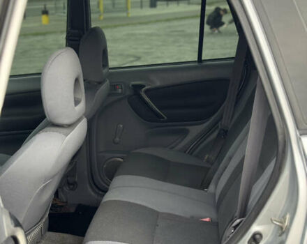 Серый Тойота РАВ 4, объемом двигателя 2 л и пробегом 242 тыс. км за 5499 $, фото 11 на Automoto.ua