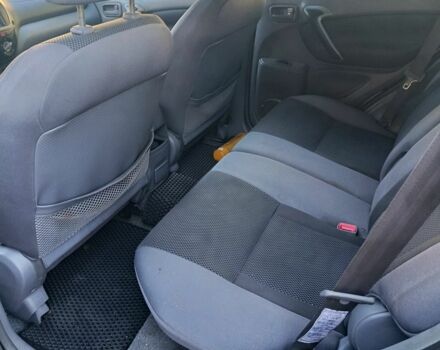 Серый Тойота РАВ 4, объемом двигателя 2 л и пробегом 264 тыс. км за 6500 $, фото 4 на Automoto.ua