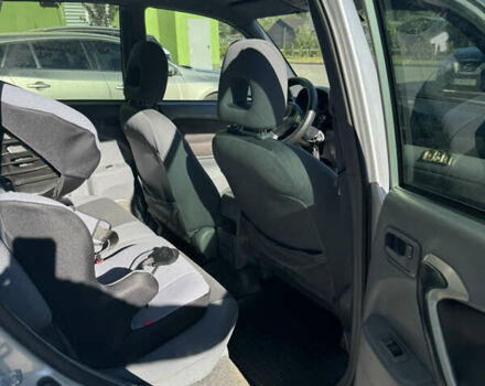 Сірий Тойота РАВ 4, об'ємом двигуна 2 л та пробігом 346 тис. км за 6000 $, фото 4 на Automoto.ua