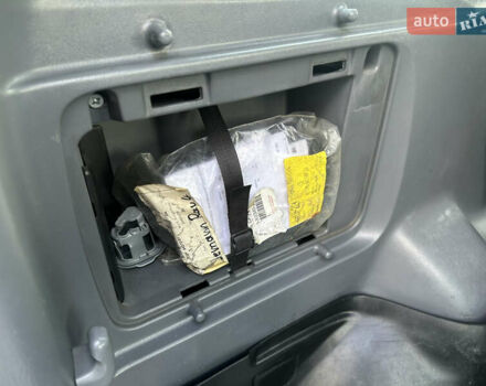 Сірий Тойота РАВ 4, об'ємом двигуна 2 л та пробігом 206 тис. км за 7800 $, фото 49 на Automoto.ua