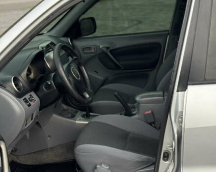 Серый Тойота РАВ 4, объемом двигателя 2 л и пробегом 242 тыс. км за 5499 $, фото 8 на Automoto.ua