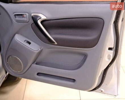 Серый Тойота РАВ 4, объемом двигателя 2 л и пробегом 275 тыс. км за 6900 $, фото 35 на Automoto.ua