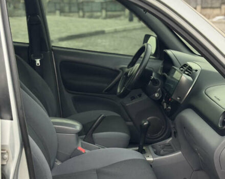 Серый Тойота РАВ 4, объемом двигателя 2 л и пробегом 242 тыс. км за 5499 $, фото 9 на Automoto.ua