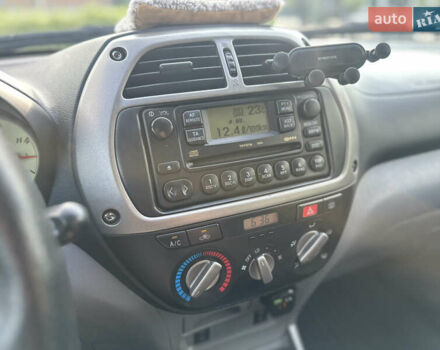 Сірий Тойота РАВ 4, об'ємом двигуна 2 л та пробігом 206 тис. км за 7800 $, фото 32 на Automoto.ua