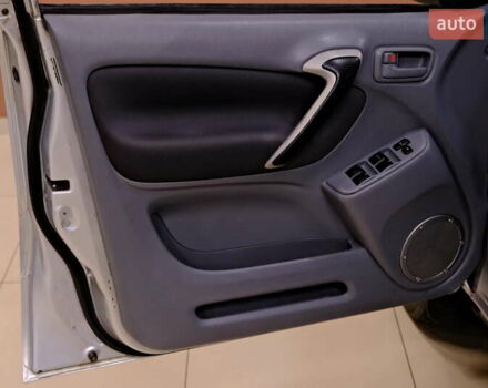 Серый Тойота РАВ 4, объемом двигателя 2 л и пробегом 275 тыс. км за 6900 $, фото 23 на Automoto.ua