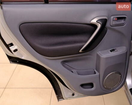 Серый Тойота РАВ 4, объемом двигателя 2 л и пробегом 275 тыс. км за 6900 $, фото 27 на Automoto.ua