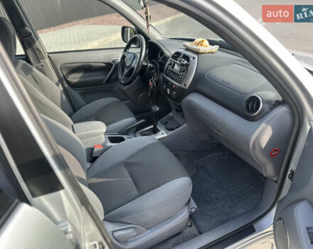 Сірий Тойота РАВ 4, об'ємом двигуна 2 л та пробігом 206 тис. км за 7800 $, фото 22 на Automoto.ua