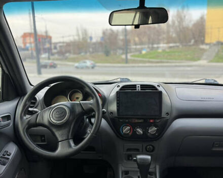 Серый Тойота РАВ 4, объемом двигателя 2 л и пробегом 242 тыс. км за 5499 $, фото 12 на Automoto.ua